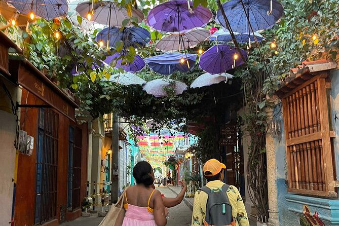 private-walking-tour-in-cartagena-walled-city-getsemani