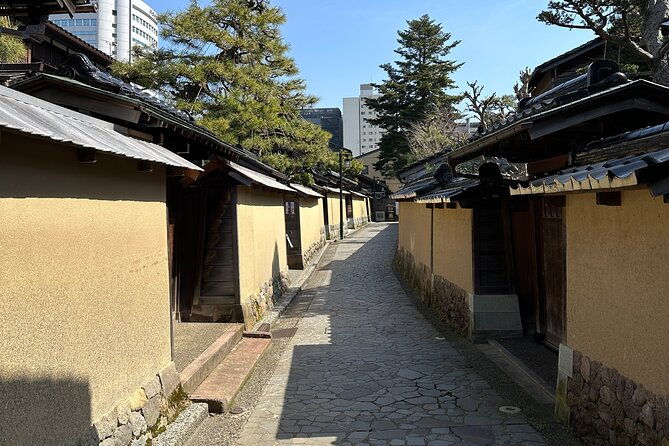 private-walking-tour-in-kanazawa-with-local-guides