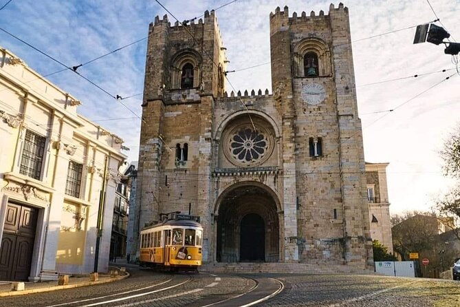 private-walking-tour-in-lisbon-with-wine-tasting