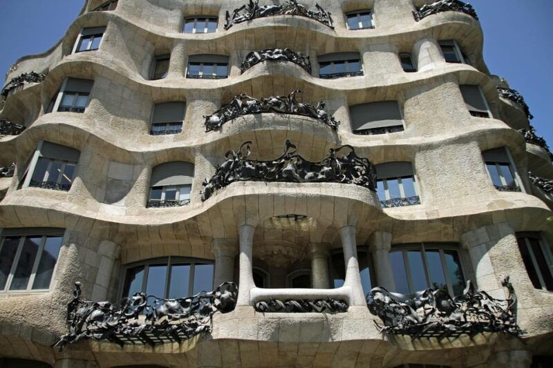 private-walking-tour-of-casa-mila-with-reserved-access