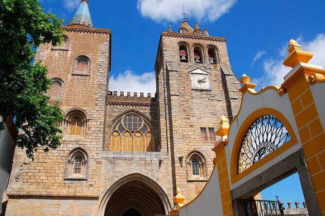 Private Walking Tour of Highlights Locations in Evora - A Detailed Breakdown of the Itinerary