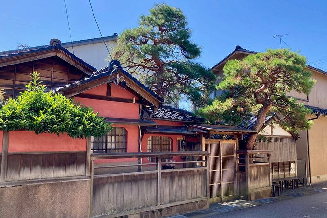 private-walking-tour-of-kanazawas-historical-districts-4h