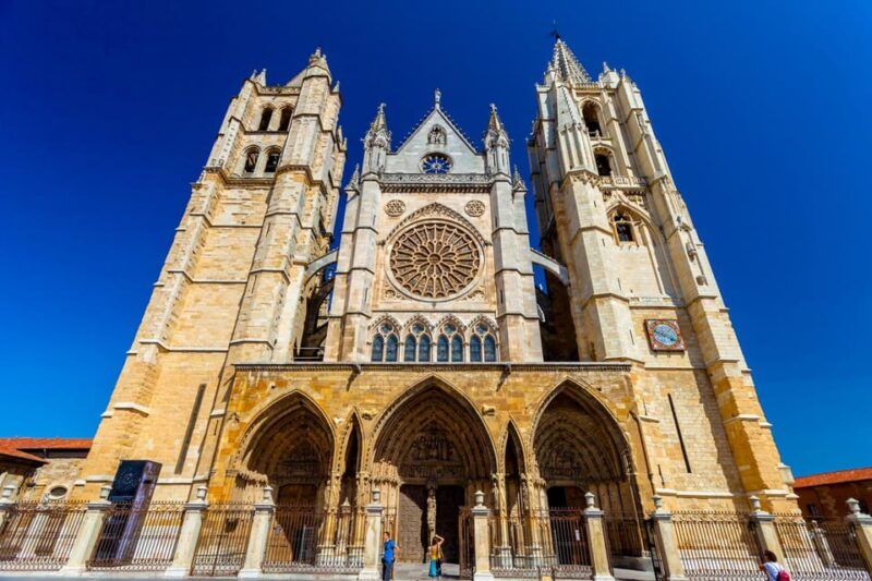 private-walking-tour-of-leon