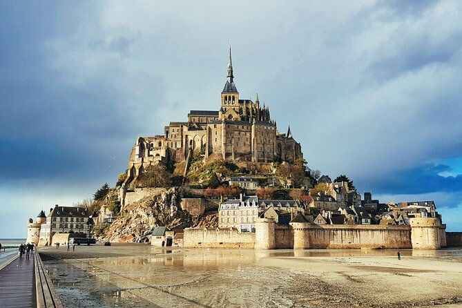 private-walking-tour-of-mont-saint-michel-with-a-licensed-guide