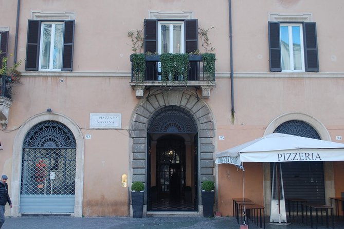 private-walking-tour-of-roman-squares-and-fountains-plus-the-pantheon