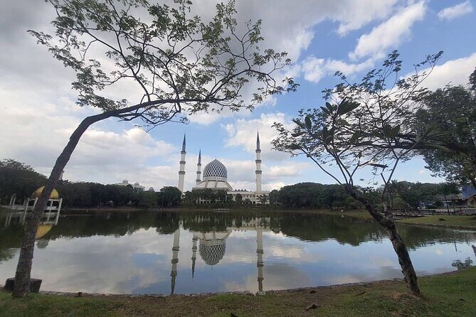 Private Walking Tour of the Shah Alam Lake Gardens with Pick Up and Lunch - An In-Depth Look at the Tour Experience