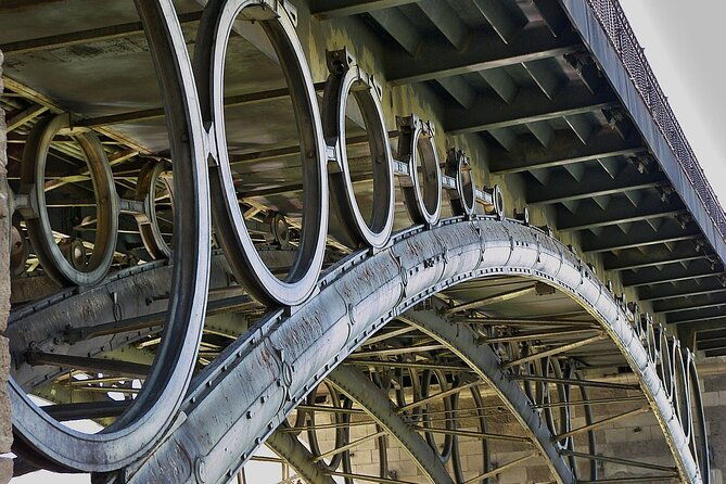 private-walking-tour-of-triana-in-seville