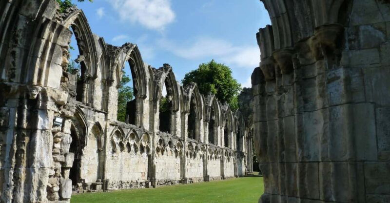 private-walking-tour-of-york-2