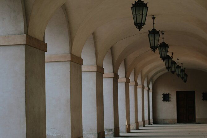 private-walking-tour-stroll-down-the-royal-route-promenade