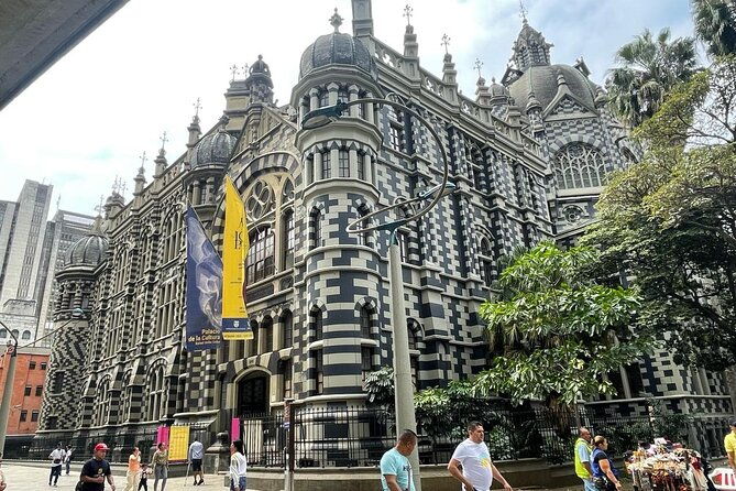 private-walking-tour-through-medellins-historical-center