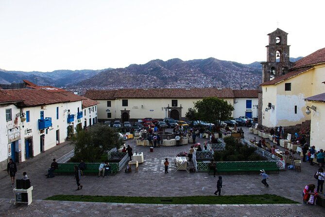 private-walking-tour-through-the-bohemian-neighborhood-of-san-blas