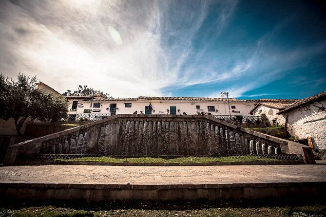 private-walking-tour-through-the-bohemian-neighborhood-of-san-blas