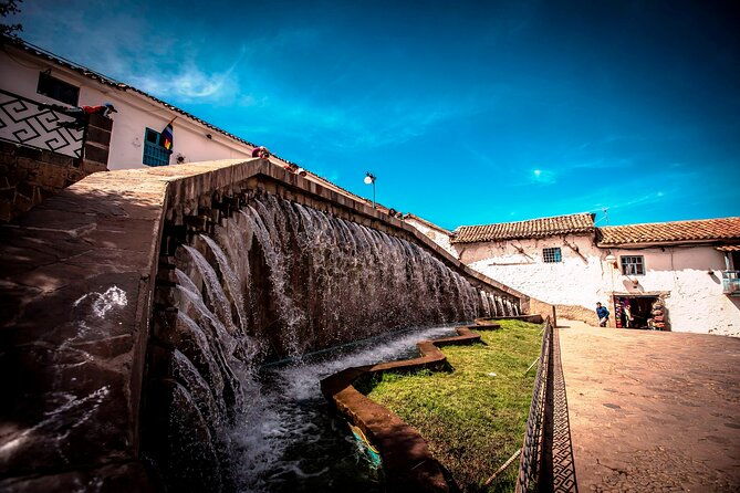 private-walking-tour-through-the-bohemian-neighborhood-of-san-blas