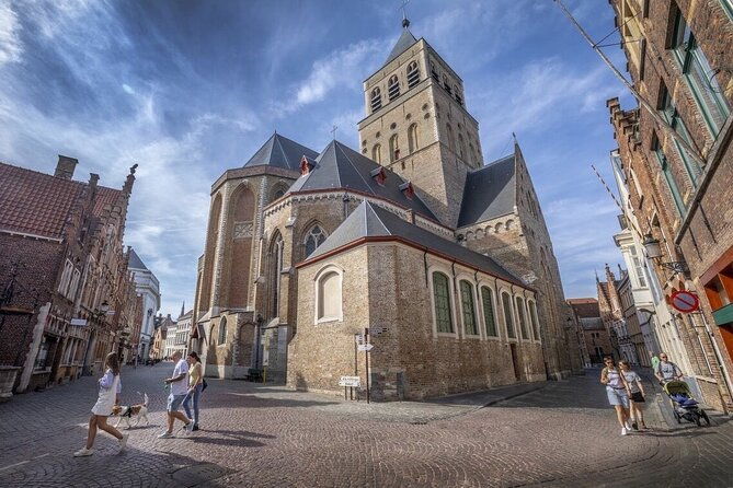 private-walking-tour-to-bruges-churches-history-art-and-interior