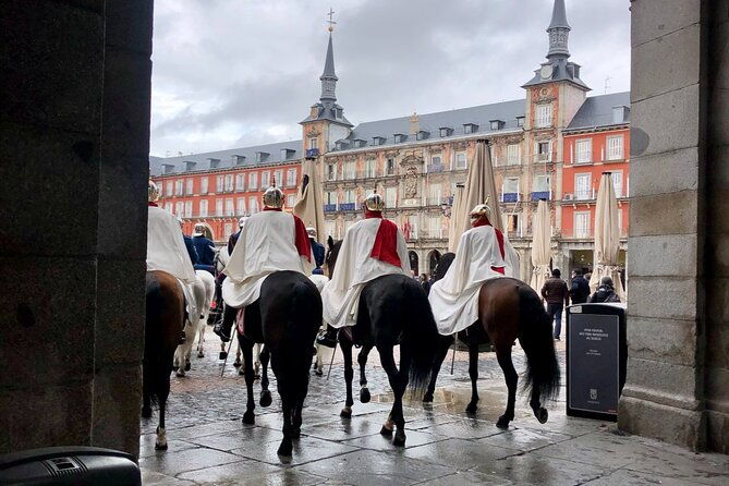 private-walking-tour-to-royal-palace-and-old-town-of-madrid