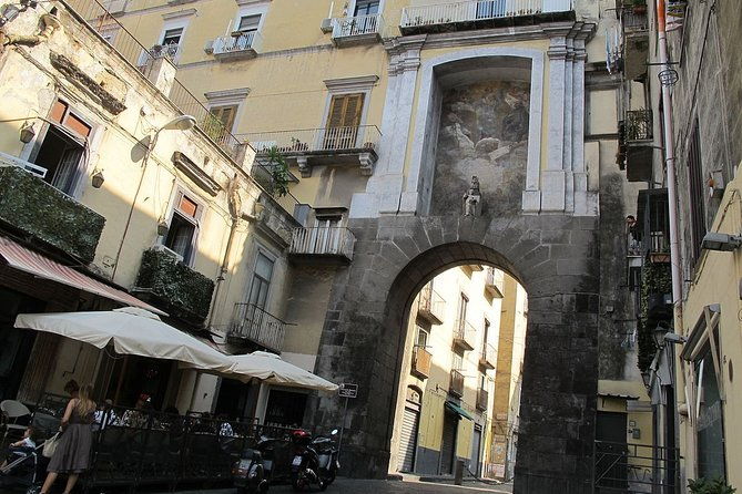 private-walking-tour-to-sanita-district-in-naples