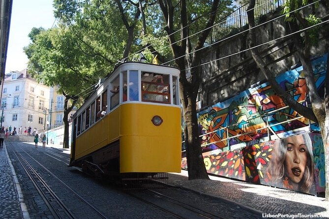 private-walking-tour-wandering-around-lisbon-2