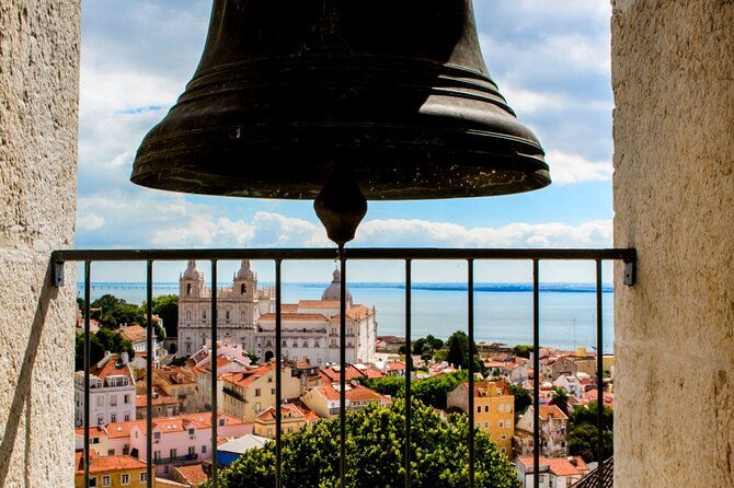 private-walking-tour-wandering-around-lisbon