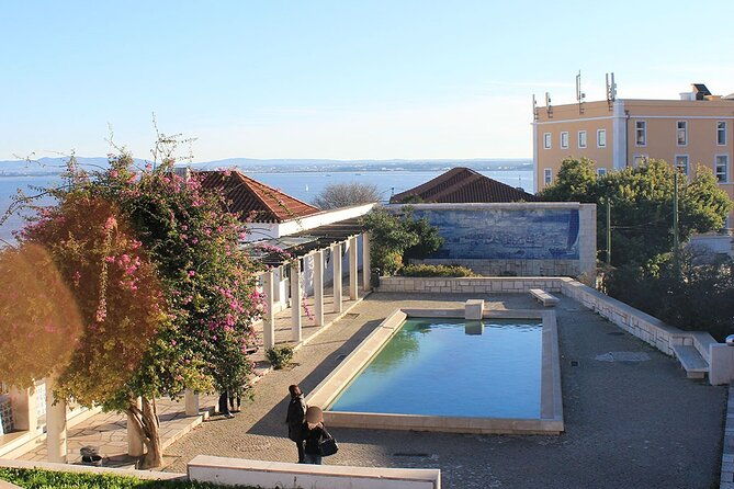 private-walking-tour-wandering-around-lisbon