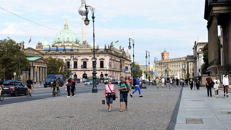 private-walking-tour-with-berlin-highlights-licensed-guide