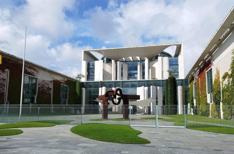 private-walking-tour-with-berlin-highlights-licensed-guide