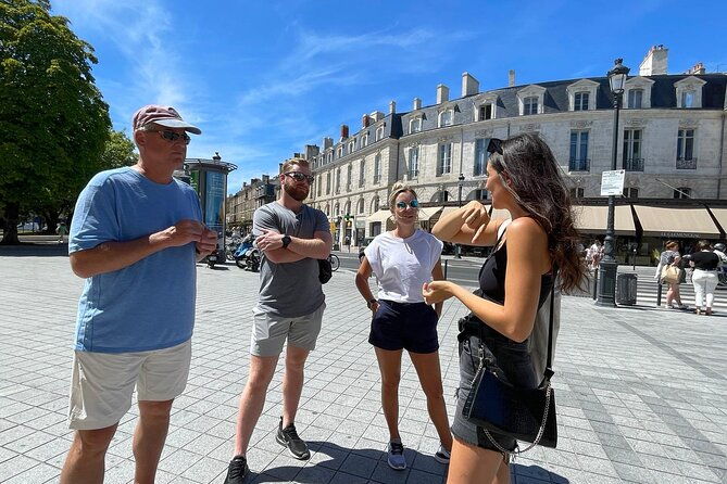 private-walking-wine-tasting-tour-of-bordeaux-with-local-sophia