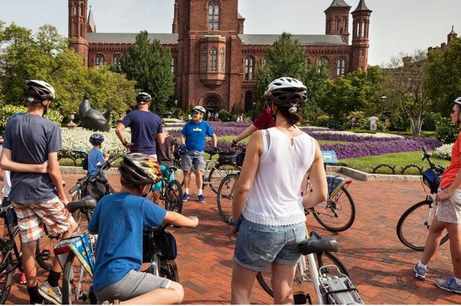 private-washington-dc-monuments-day-or-night-bike-tour