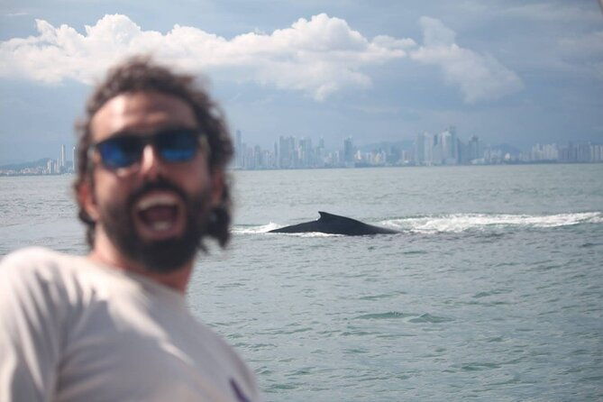 private-whale-watching-tour-at-the-pearl-islands-on-private-yacht