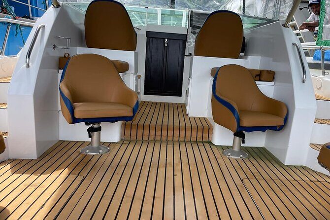 Private Whale Watching Tour by Luxury Speedboat from Mirissa - Key Points