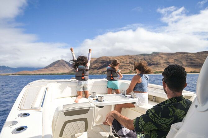 private-whale-watching-trip-from-oahu