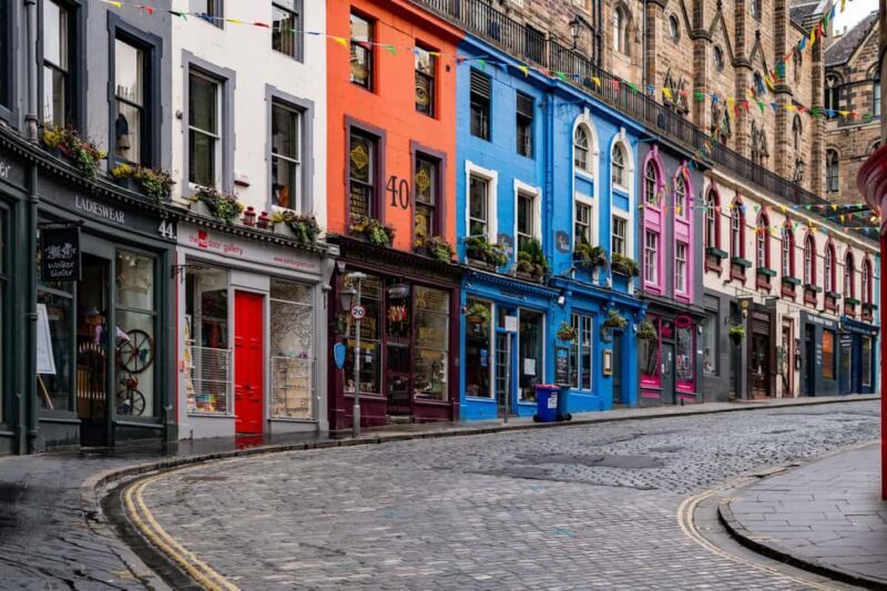 Private Whiskey Walks: A Spirited Journey Through Edinburgh - Exploring Edinburgh’s Historic Heart