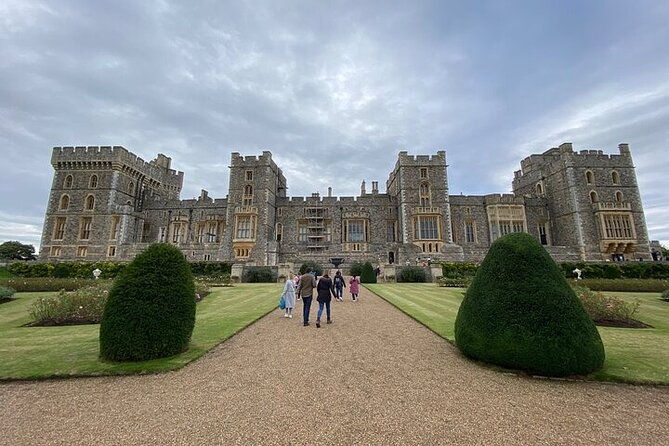 private-windsor-castle-and-stonehenge-day-tour