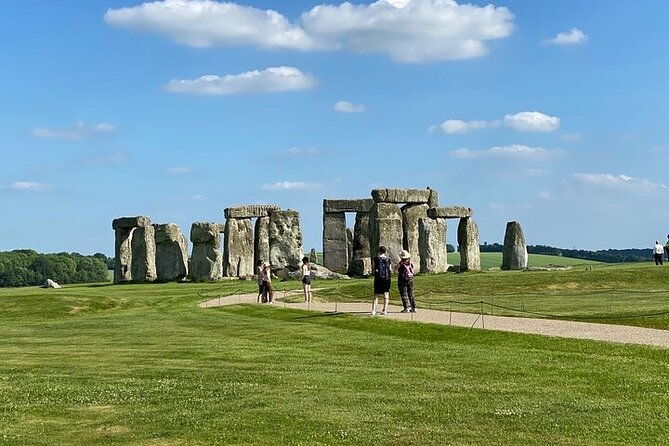 private-windsor-castle-and-stonehenge-day-tour