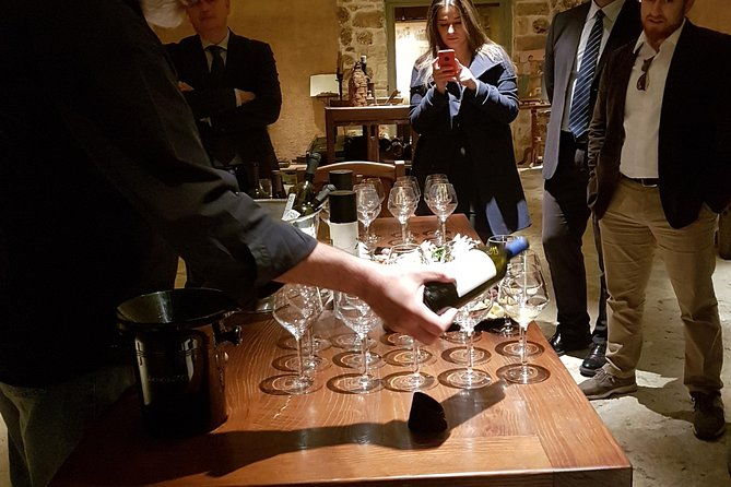 private-wine-tasting-experience-of-greek-awarded-wines-at-athens-wine-suburb