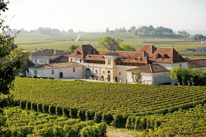 private-wine-trip-to-saint-emilion-aboard-vintage-french-presidential-car