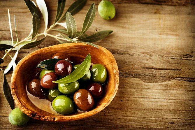 private-workshop-essential-oils-olive-oil-factory-with-tasting
