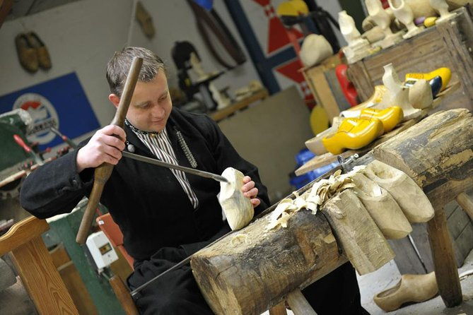 private-workshop-for-wooden-shoe-making-in-simonehoeve