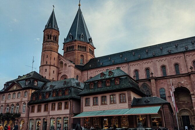private-xmas-market-hopping-with-wine-tasting-and-gondola-ride