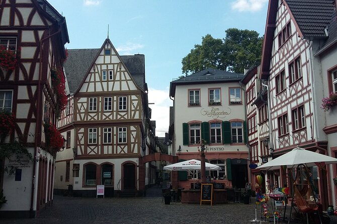 private-xmas-market-hopping-with-wine-tasting-and-gondola-ride