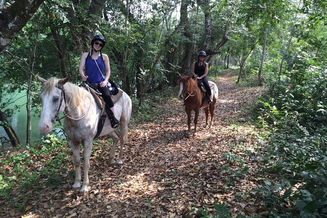 private-xunantunich-horseback-riding-tour-plus-lunch