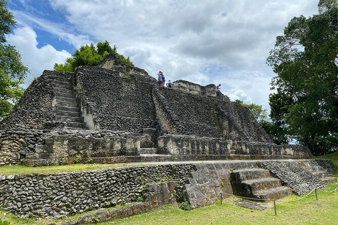 private-xunantunich-mayan-ruins-inland-blue-hole-tour-from-placencia