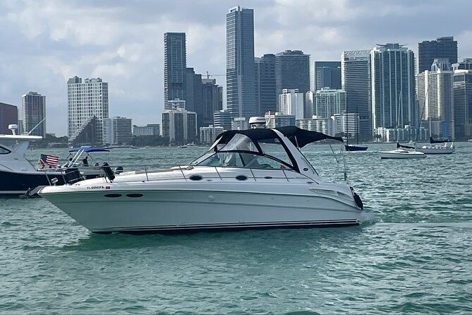 private-yacht-rental-in-miami-up-to-12-people-2