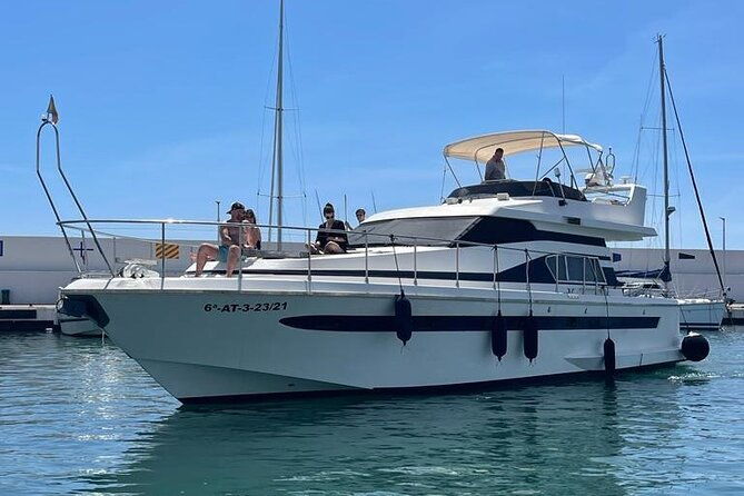 private-yacht-sailing-along-the-marbella-coast