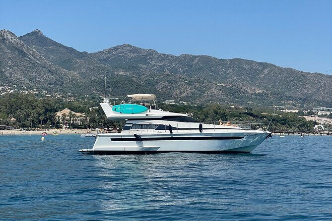private-yacht-sailing-along-the-marbella-coast