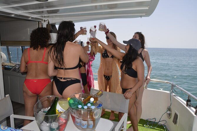 private-yacht-sailing-along-the-marbella-coast