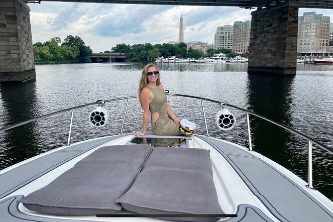 private-yacht-tour-along-washington-dc-waterfront-2