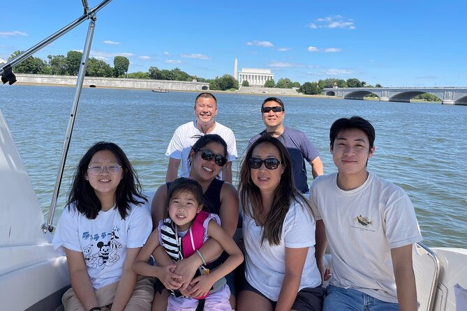 private-yacht-tour-along-washington-dc-waterfront-2