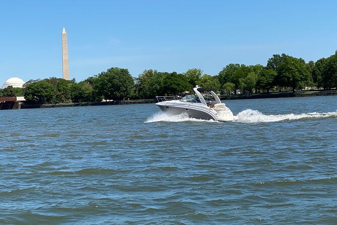 private-yacht-tour-along-washington-dc-waterfront
