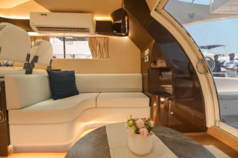 Private Yacht Tour with Marina, JBR, Atlantis & Palm Views - Comfort and Amenities