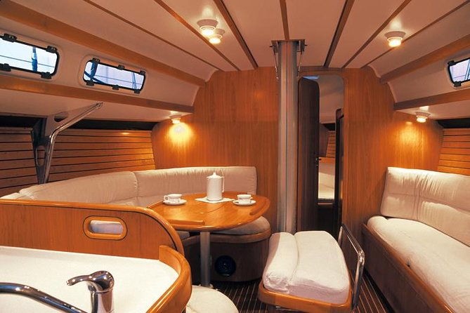 private-yacht-tour-with-whale-and-dolphin-watching-42-foot-boat